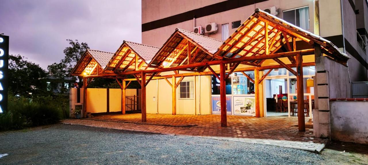 Do Parque Pousada Penha  Exteriör bild